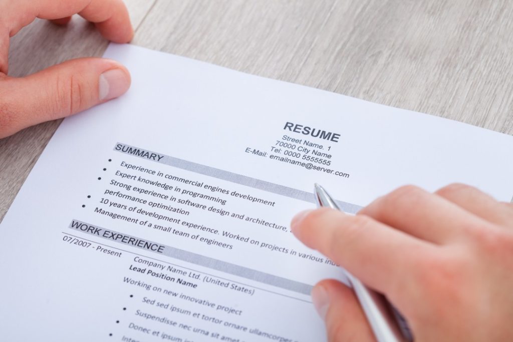 Seize the potential of your Resume Summary and market yourself professionally as a candidate